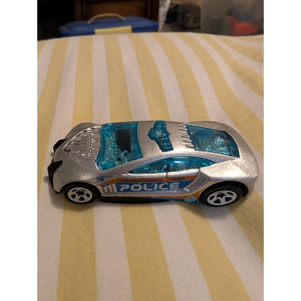 Hot Wheels Speed Trap Police Car Silver Diecast 1:64 Scale 2010 Mattel T9685